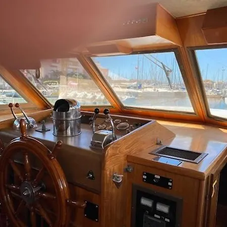 Yacht Natacha Botel *