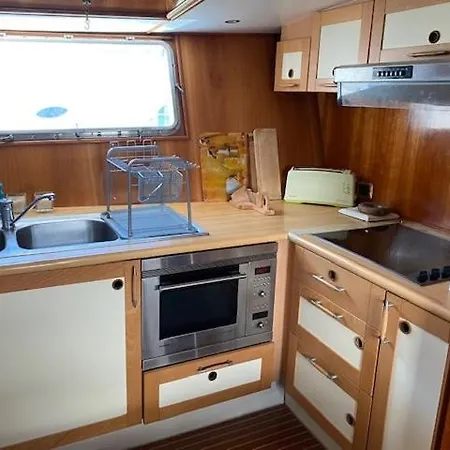 Yacht Natacha *