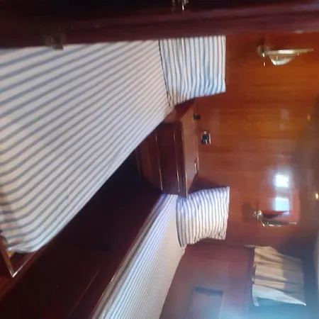 Botel Yacht Natacha *