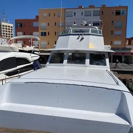 Yacht Natacha Botel *