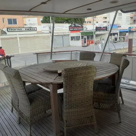 Yacht Natacha Botel